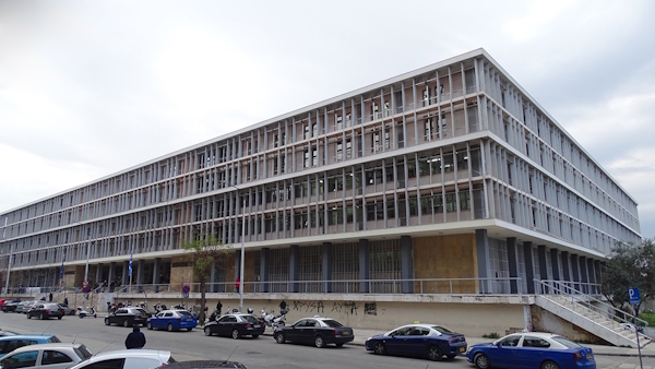 Μπορεί να καταχωρηθεί συμβόλαιο μεταβίβασης αν υπάρχει υποχρέωση αποζημίωσης προς το Δήμο από πράξη εφαρμογής;